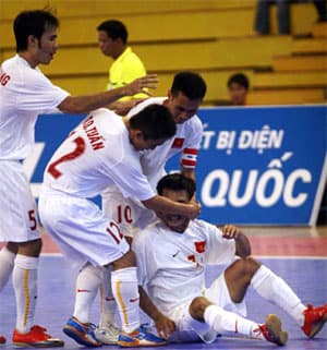 Giải vô địch Futsal Đông Nam Á 2010: Chủ nhà Việt Nam mất ngôi đầu