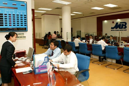 Tăng, giảm theo tin đồn và tâm lý “đám đông”