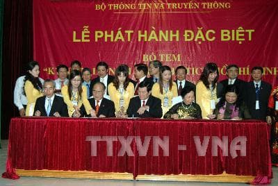 Phát hành bộ tem kỷ niệm 120 năm ngày sinh Chủ tịch Hồ Chí Minh