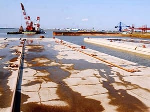 Dùng keo chuyên dụng hàn vết nứt hầm Thủ Thiêm