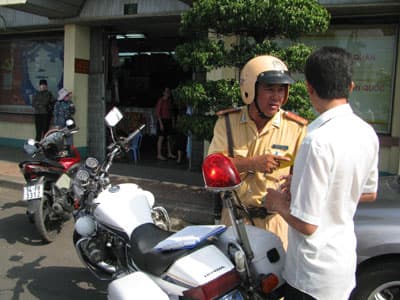 Trật tự giao thông chuyển biến chưa rõ