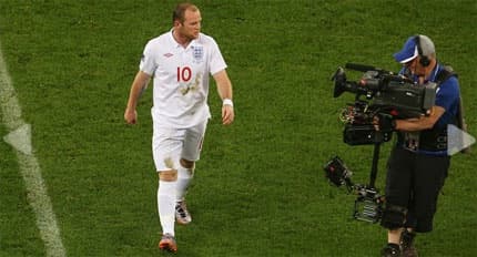Rooney phải biết kiềm chế tính nóng nảy