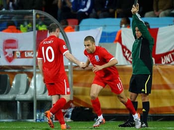 HLV Capello cho các cầu thủ tập sút penalty