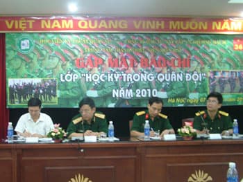 Tổ chức Lớp “Học kỳ trong quân đội” năm 2010
