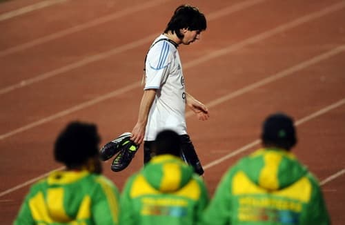 Lionel Messi gặp vấn đề về sức khoẻ