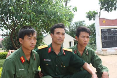 Cứu người bị nạn trên đường hành quân