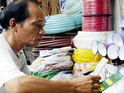 Nhiều gia đình được sử dụng miễn phí đèn tiết kiệm điện