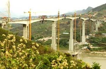Thông xe cầu có trụ cao nhất Việt Nam
