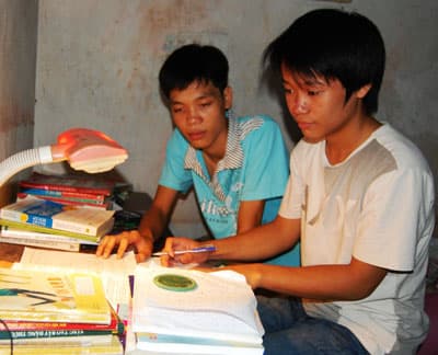 Đôi bạn thân cùng thành tân thủ khoa