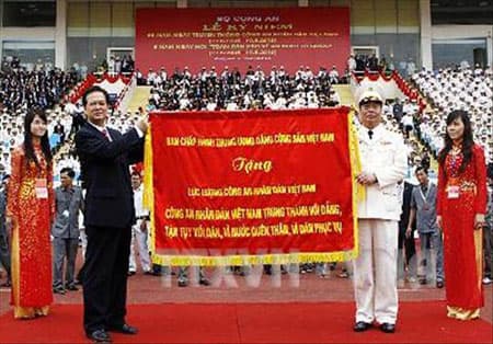 Công an Nhân dân phải "Trung thành với Đảng- Tận tụy với dân, Vì nước quên thân - Vì dân phục vụ"