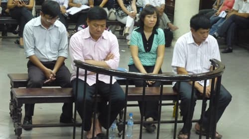 Bảy luật sư đồng loạt tranh tụng bảo vệ Bùi Tiến Dũng