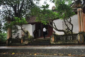 Giữ lại muôn đời hùng khí
