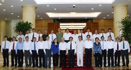 Bộ Chính trị làm việc với Thường vụ Thành ủy Hà Nội