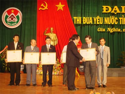 Tổ chức Đại hội thi đua yêu nước lần thứ II