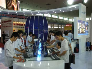 Tặng quà cho khách hàng lên đến 100 triệu đồng