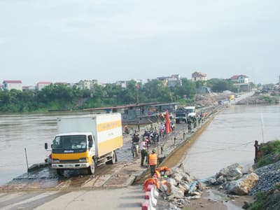 14 giờ chiều nay, dỡ cầu phao Đuống