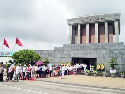 Hơn 40 triệu lượt khách vào Lăng viếng Bác