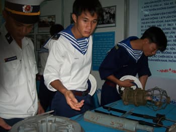 Đắp bồi tình yêu Tổ quốc
