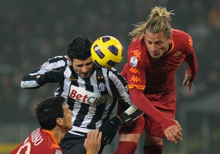 AS Roma bất ngờ “đá văng” Juventus khỏi Tứ kết