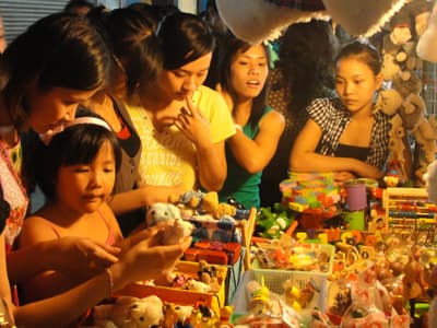 Chợ đêm Hà thành thiếu bản sắc Việt?