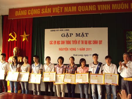 Quê nghèo Hòa Long “ghi bảng vàng” mùa thi đại học 2011