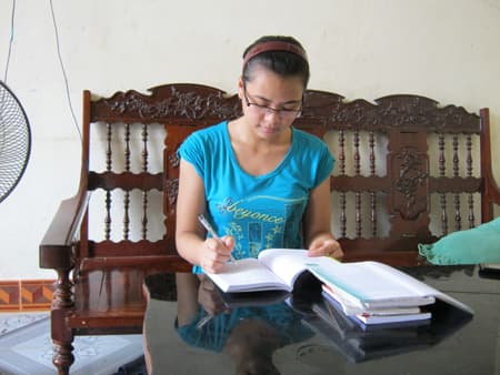 Nghị lực của cô gái tật nguyền