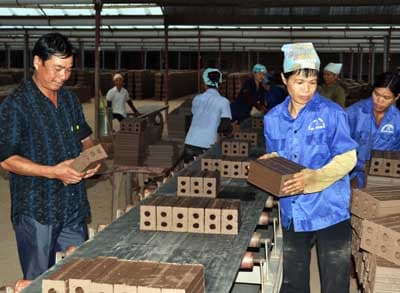 Người biến đất thành "vàng"
