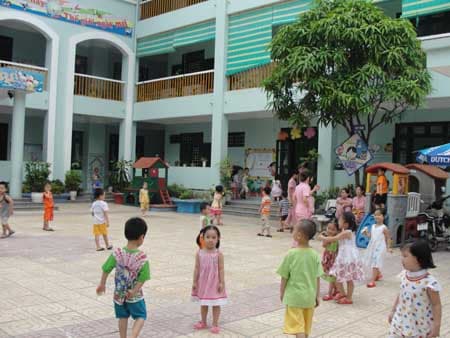 Hà Nội tìm cách xây đủ trường học