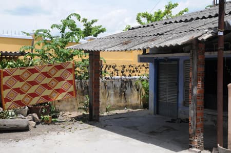 Bài 1:  Thu nhập thấp, nhà thiếu