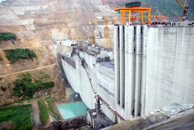 Lễ đóng cống dẫn dòng tích nước hồ chứa công trình thủy điện Bản Chát