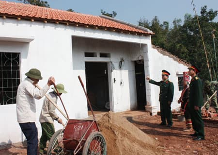 Tình quân dân trên bản Trình Tường