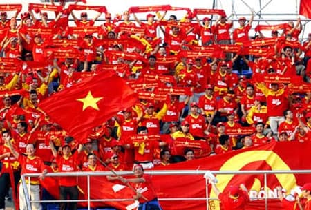 CĐV Việt Nam góp tiền giúp VFF sa thải HLV Falko Goetz