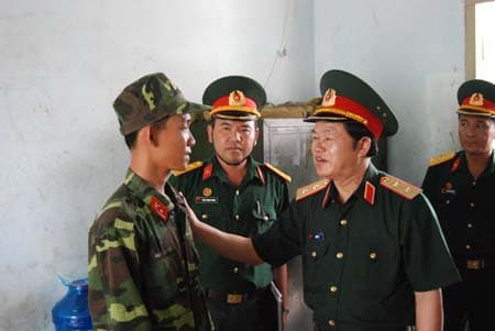 Tổng Tham mưu trưởng thăm, kiểm tra các đơn vị thuộc Quân khu 9