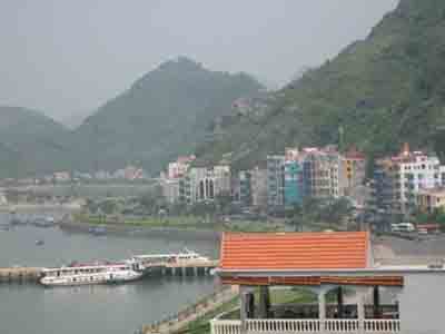 Khi xuân sang trên đất Cảng…