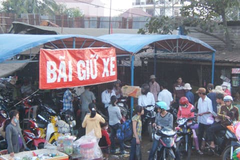 Các điểm trông xe ở Hà Nội đua nhau “chặt chém”