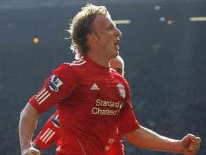 Kuyt lập hat-trick giúp Liverpool vùi dập M.U