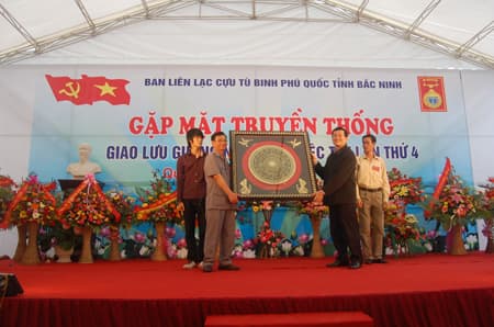 Gặp mặt truyền thống và giao lưu gương người tốt, việc tốt lần thứ tư