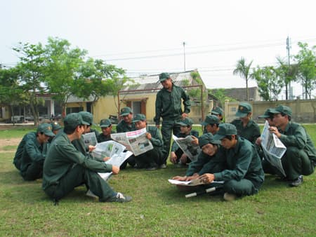 Dân quân Đông Các xung kích thực hiện nhiệm vụ