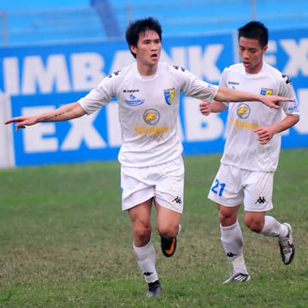 SLNA vững ngôi đầu bảng