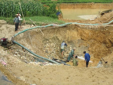 Dân khổ vì nạn khai thác vàng trái phép
