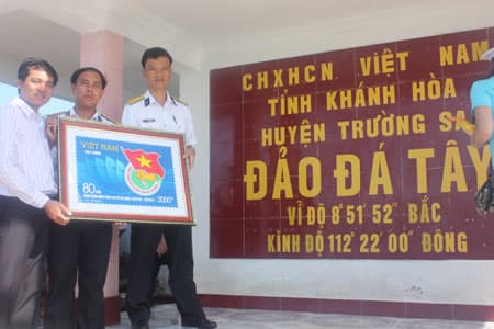 Học bổng “Hơi ấm VNPT” đến với học sinh quần đảo Trường Sa