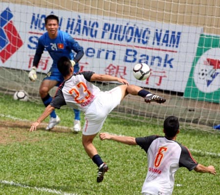 ĐTVN bị câu lạc bộ thi đấu ở giải hạng Nhất cầm hòa