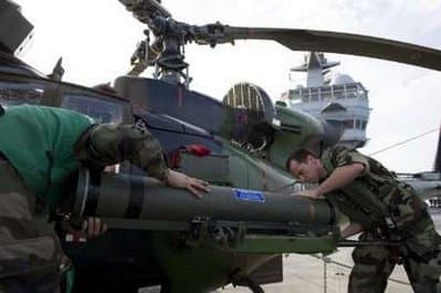NATO bắt đầu dùng trực thăng vũ trang tấn công Li-bi