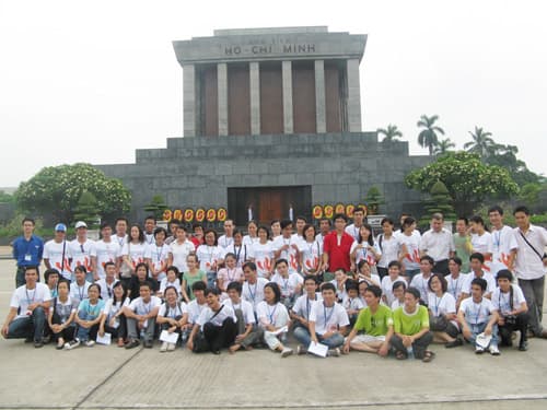 Hoa hậu Ngọc Hân là sứ giả của giải thưởng Chim Én 2011