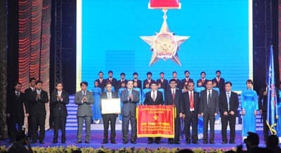 Tri ân khách hàng nhân dịp công ty đón nhận danh hiệu “Anh hùng Lao động”