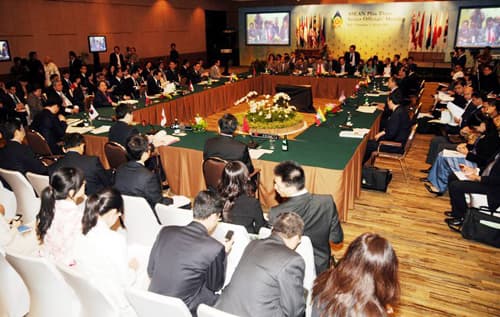Quan chức ASEAN và các nước đối tác nhóm họp
