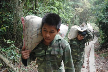 Xây nhà bia trên đảo Mê