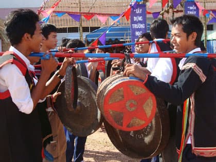 Lần đầu tiên tổ chức thi cồng chiêng – A ráp
