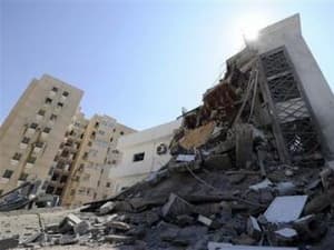 Tripoli bị tấn công dữ dội, tin đồn Gaddafi đã chạy