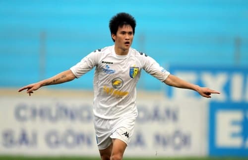 Công Vinh bất ngờ ở lại Hà Nội T&T
